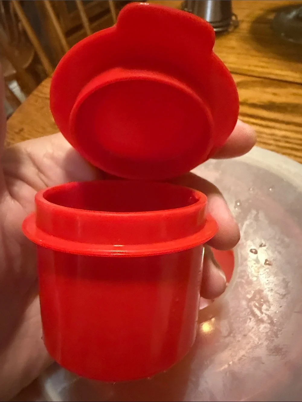 Pampered Chef Collapsible Silicone Microwave Popcorn Bowl with White Lid